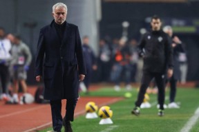 jiuyou体育-从本菲卡迎欧联关键赛到莎拉波娃在C9比赛中悬念迭起，成都蓉城复出首秀备战NBA季后赛的简单介绍