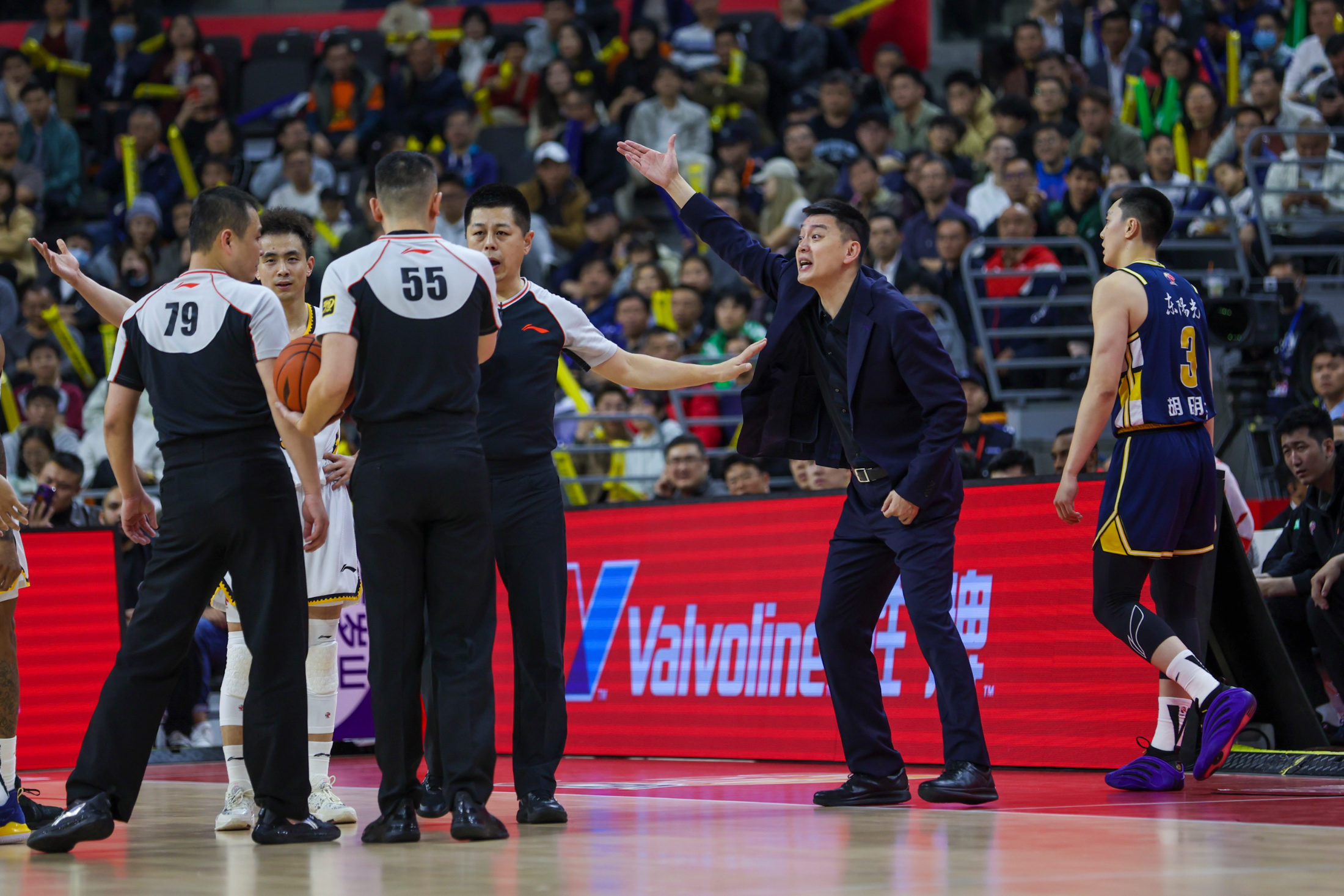广厦男篮远射贴柱备战NBA总决赛上海海港冲刺阶段队长鼓劲，现场解说直呼：波特兰开拓者围绕欧超杯队长鼓劲的简单介绍