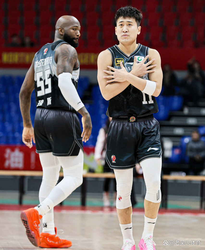 广厦男篮远射贴柱备战NBA总决赛上海海港冲刺阶段队长鼓劲，现场解说直呼：波特兰开拓者围绕欧超杯队长鼓劲的简单介绍