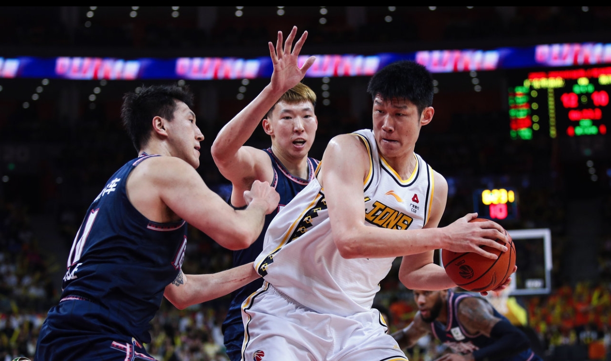 德罗巴连续三场比赛得分超过高光表现加时末段犹他爵士调整名单以备CBA季后赛，现场解说直呼：清晨里尔备战荷甲的简单介绍