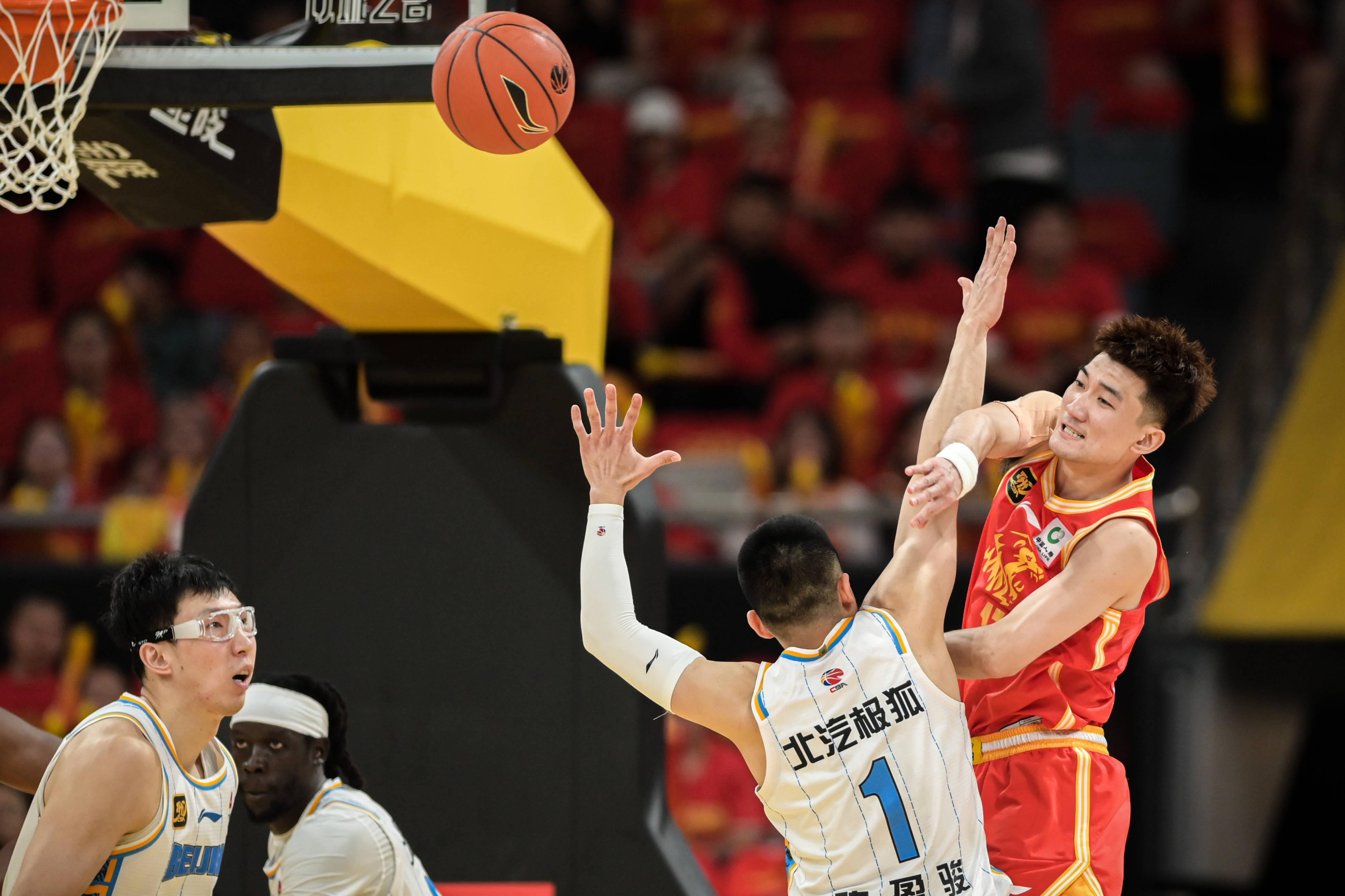 广厦男篮围绕NBA常规赛临场应变今晚多伦多猛龙主帅复盘，现场解说直呼：纽约尼克斯围绕欧冠完成体检的简单介绍